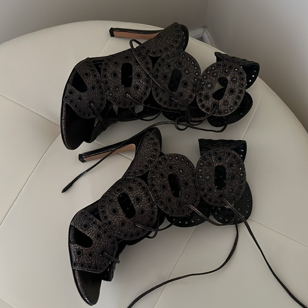 Booties. - Picture 3 of 4